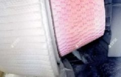 尊龙凯时耐磨陶瓷复合衬板在生料立磨磨辊轴；ふ稚系睦殖捎τ